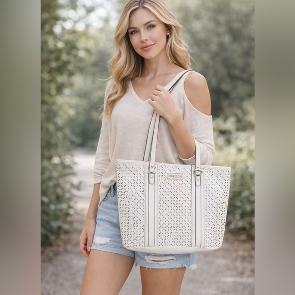 NWT- Dana Buchman Cream Perforated Tote/shoulder Bag - Picture 2 of 8